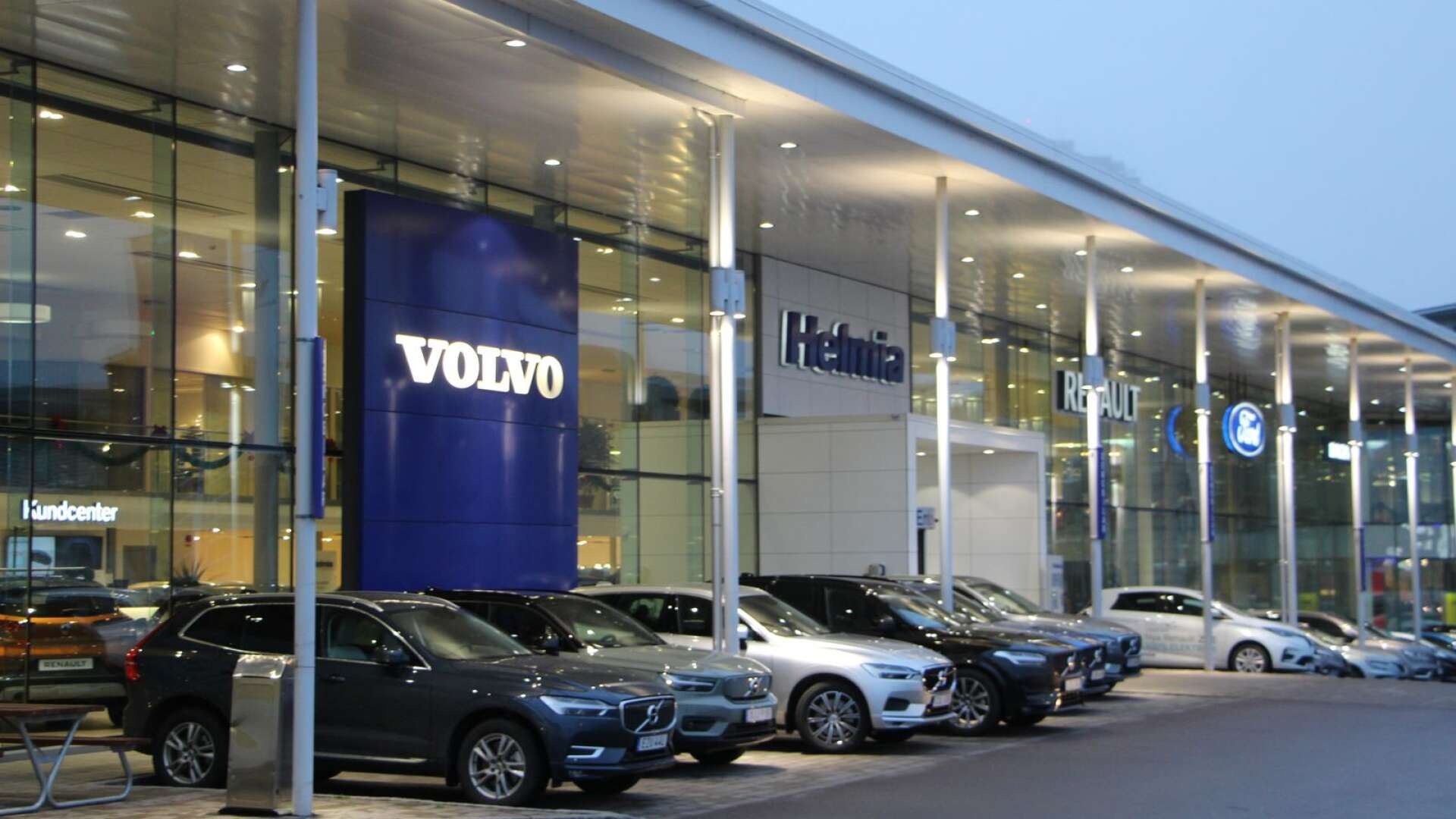 Helmias vd Henrik Forsberg är inte orolig för framtiden trots att Volvo för några dagar sedan sade upp försäljningsavtalet med den stora återförsäljaren Bilia.