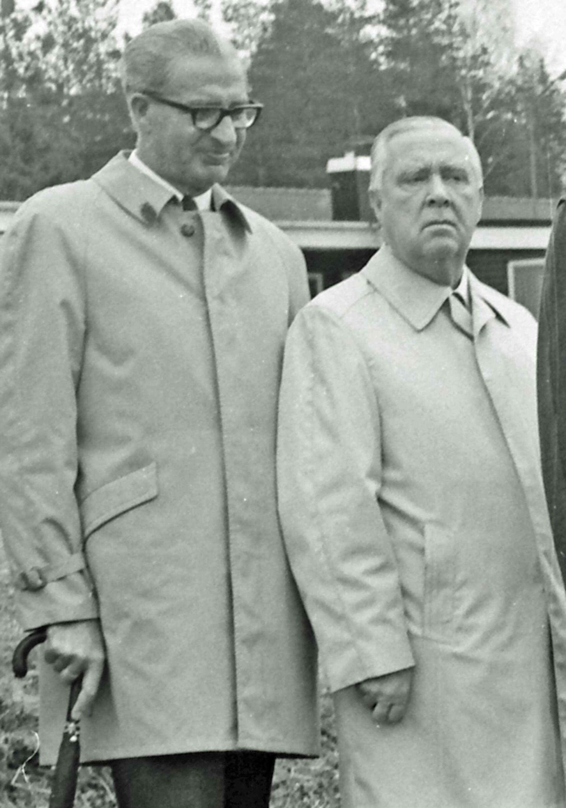Gunnar Jansson (till vänster) hade mellan 1968 0ch 1970 varit ordförande i stadsfullmäktige. I storkommunens kommunfullmäktige blev han 2:e vice ordförande. Posten som 1:e vice ordförande gick till Harry Jansson med ett förflutet som både kommunalråd och fullmäktigeordförande. 