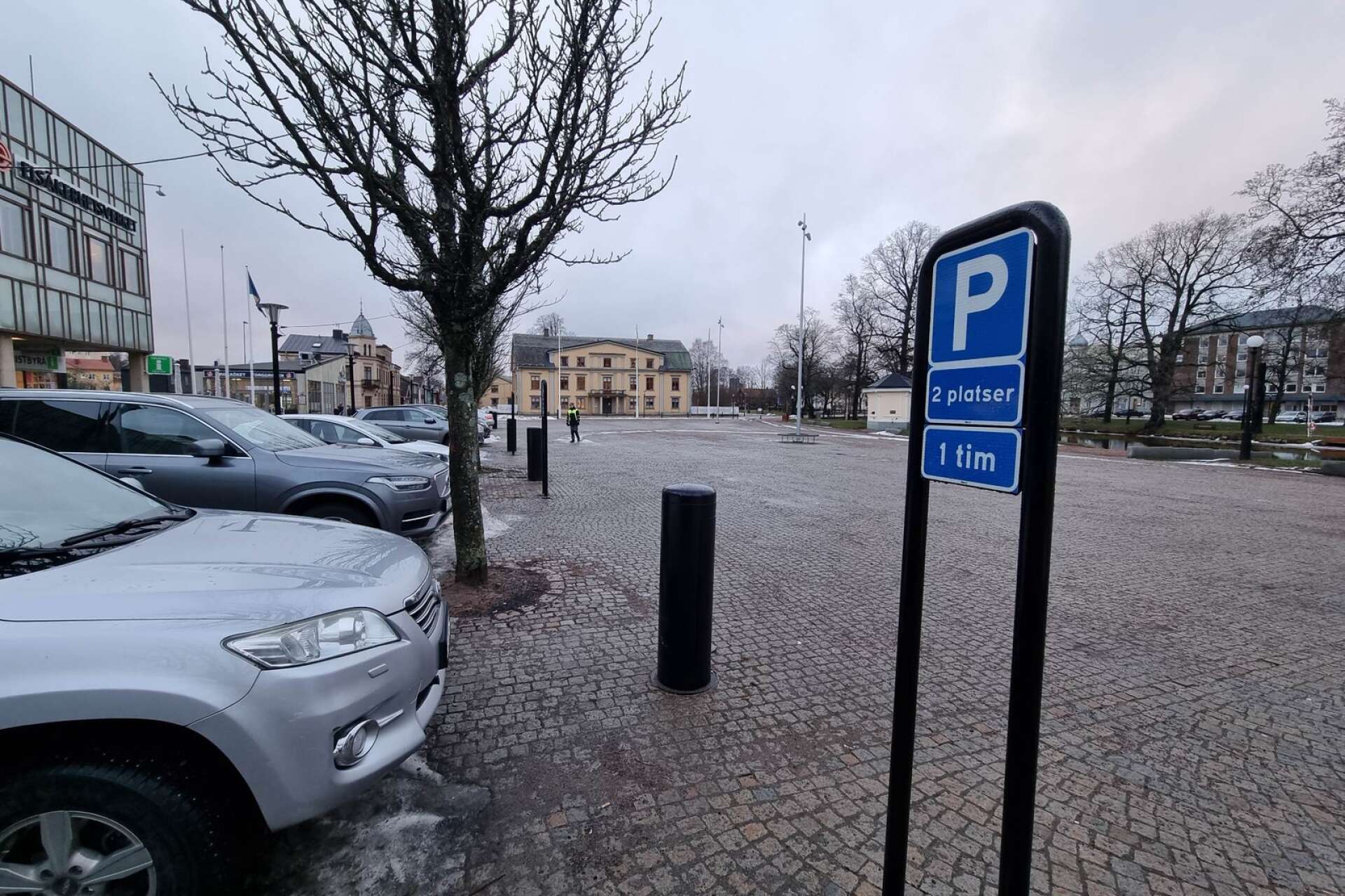 Från och med måndagen den trettonde februari bötfälls gratisparkerare vid Södra Torget.
