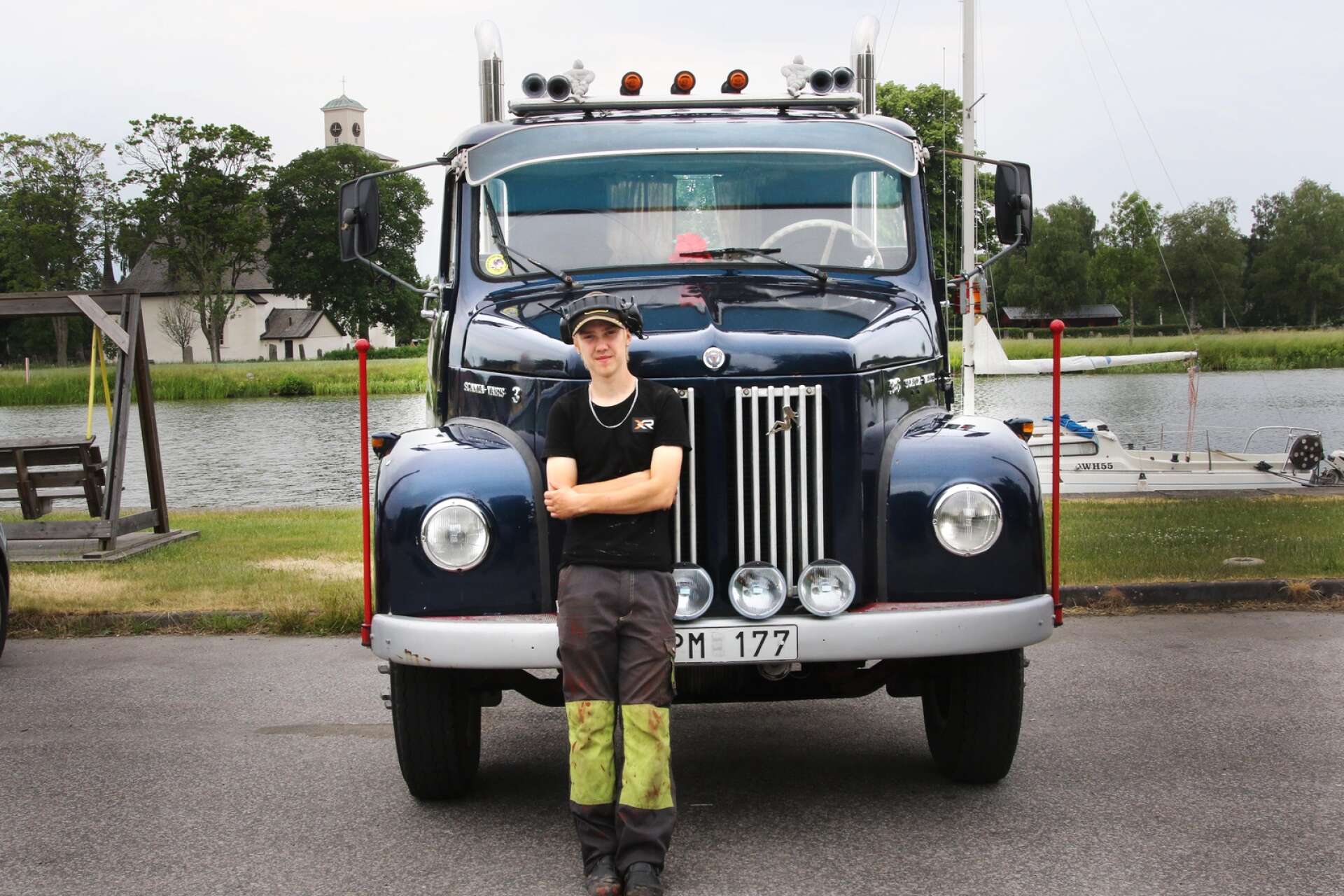 Ludvig Luukinen fyller 18 år om ett par månader och då han inte kör med sin unika a-traktor på vintern är den nu ute till försäljning. Arkivbild.
