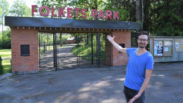 Ta-daah! Anders Larsson, folkparksföreståndare i Björneborg, laddar på med ett, för omständigheterna, späckat sommarprogram. 