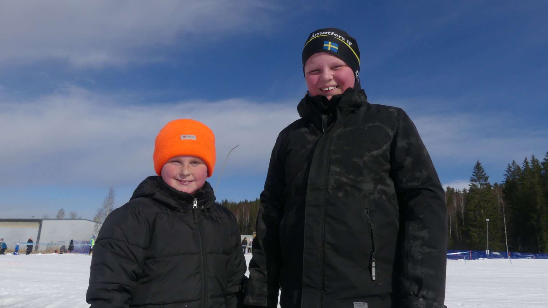Noah Gustafsson Nolander, 11 och Nemo Gustafsson Nolander, 13, från Åmotfors IF var nöjda efter Arvikaspelen.
