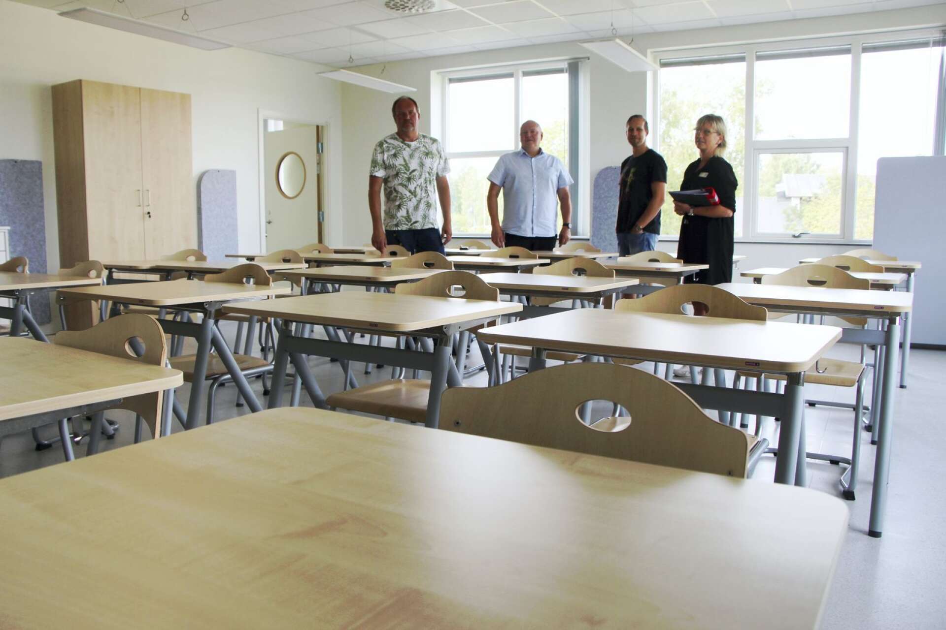 Ett av de nya klassrummen, med höj- och sänkbara bänkar, avskärmningar och ny digital teknik i lärandet.