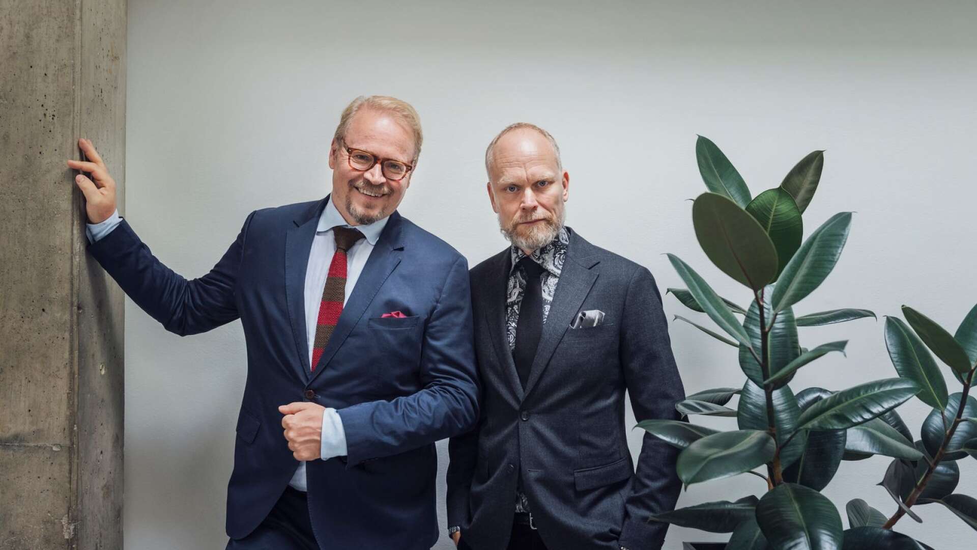 På spårets programledare Fredrik Lindström och Kristian Luuk.