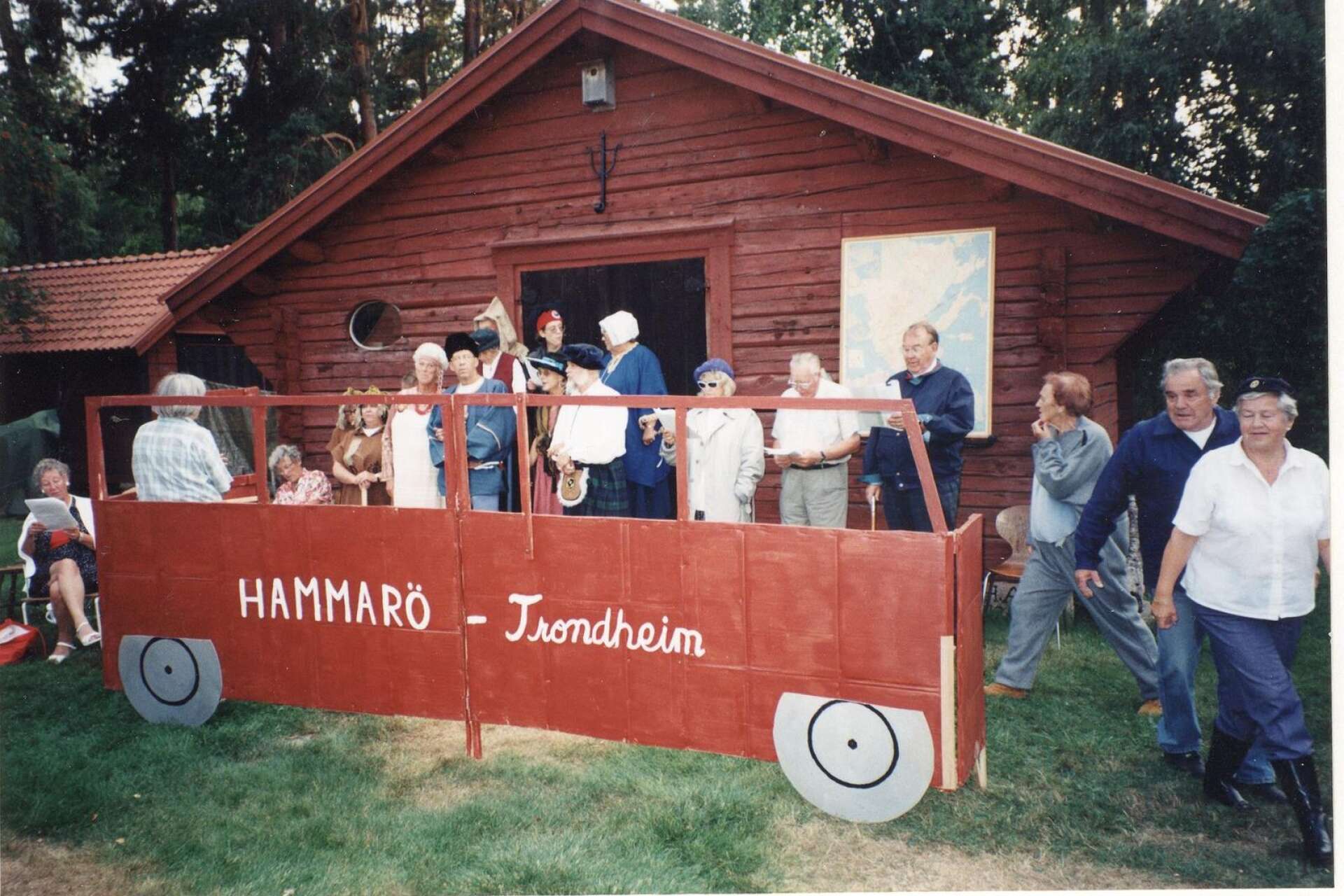 Haren från Hamar, en teateruppsättning skriven av Moa Jonsson där gänget skildrade hur man åkte till Trondheim.