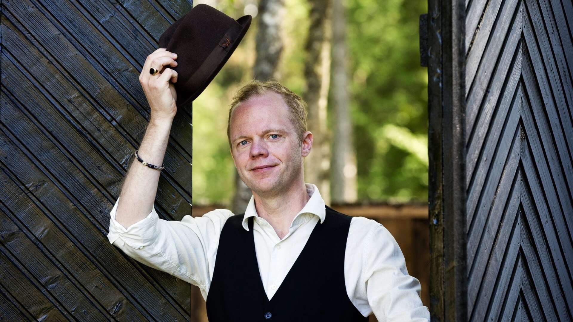 Värmlänningarna i Ransäter blir snart tv-serie med regissören Olof Wretling, som berättar tillsammans med aktörer och musiker.