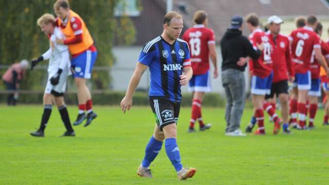 Joel Sellén och hans Hova/Weimer vann mot Tibro AIK, men trots det åker laget ur årets division fem.