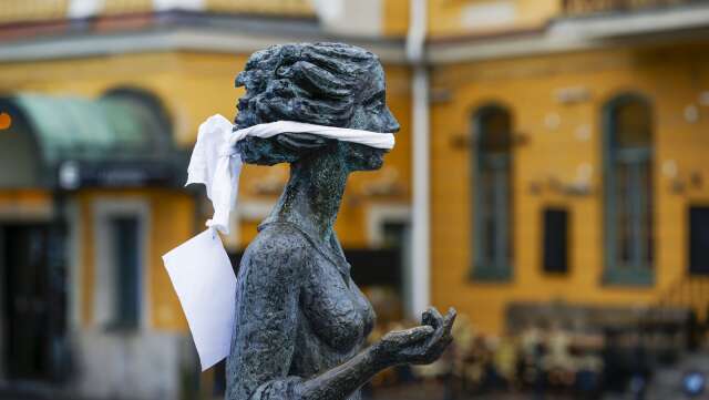 Sola i Karlstad hade munkavle under onsdagen med anledning av att riksdagen röstar om en ny spionlag.