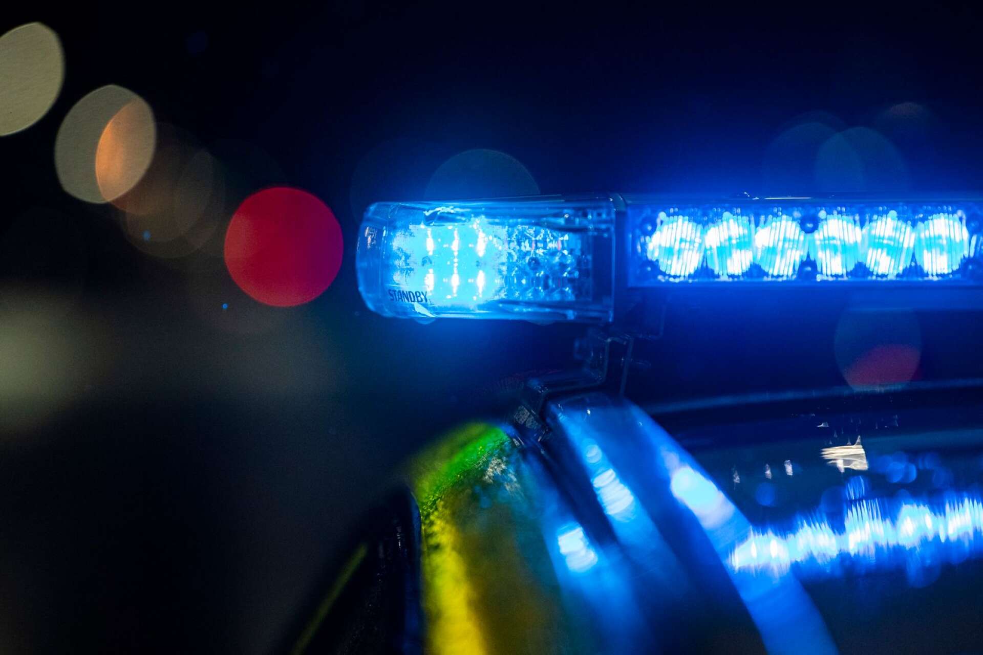 Två personer togs på bar gärning när de tagit sig in i ett hotellrum i Kristinehamn