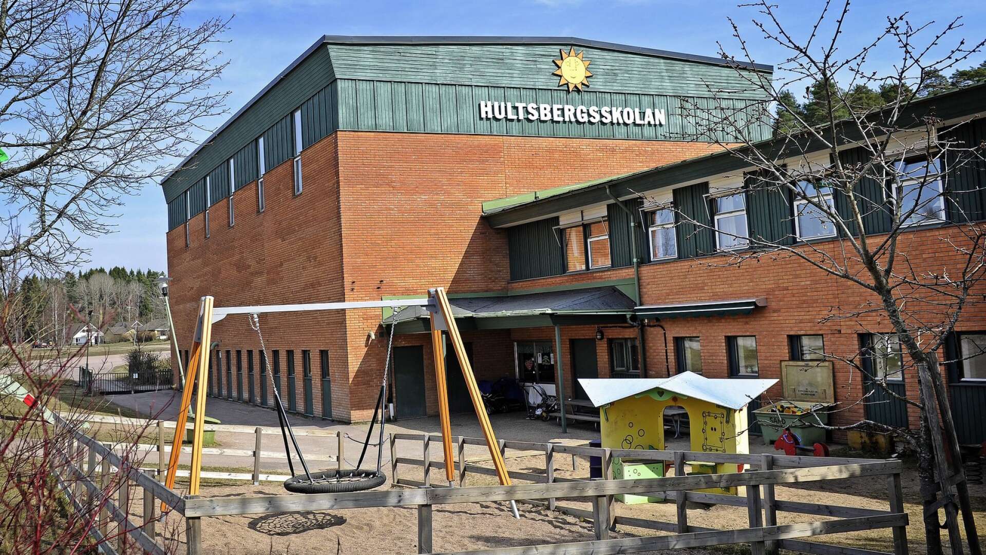Tre klasser på Hultsbergsskolan i Karlstad distansundervisas veckan ut.