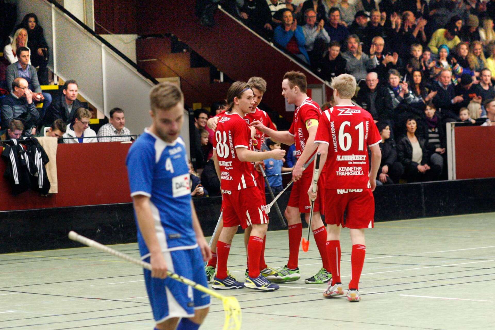 Den 11 januari 2013 vann Lockerud med 8–6 mot Halna i en fullsmockad idrottshall i Töreboda. Mariestadslagets Jerker Frick, som numera har gjort comeback, blev stor matchvinnare då med sina fyra mål. Under onsdagen drabbar lagen samman igen. (ARKIVBILD)