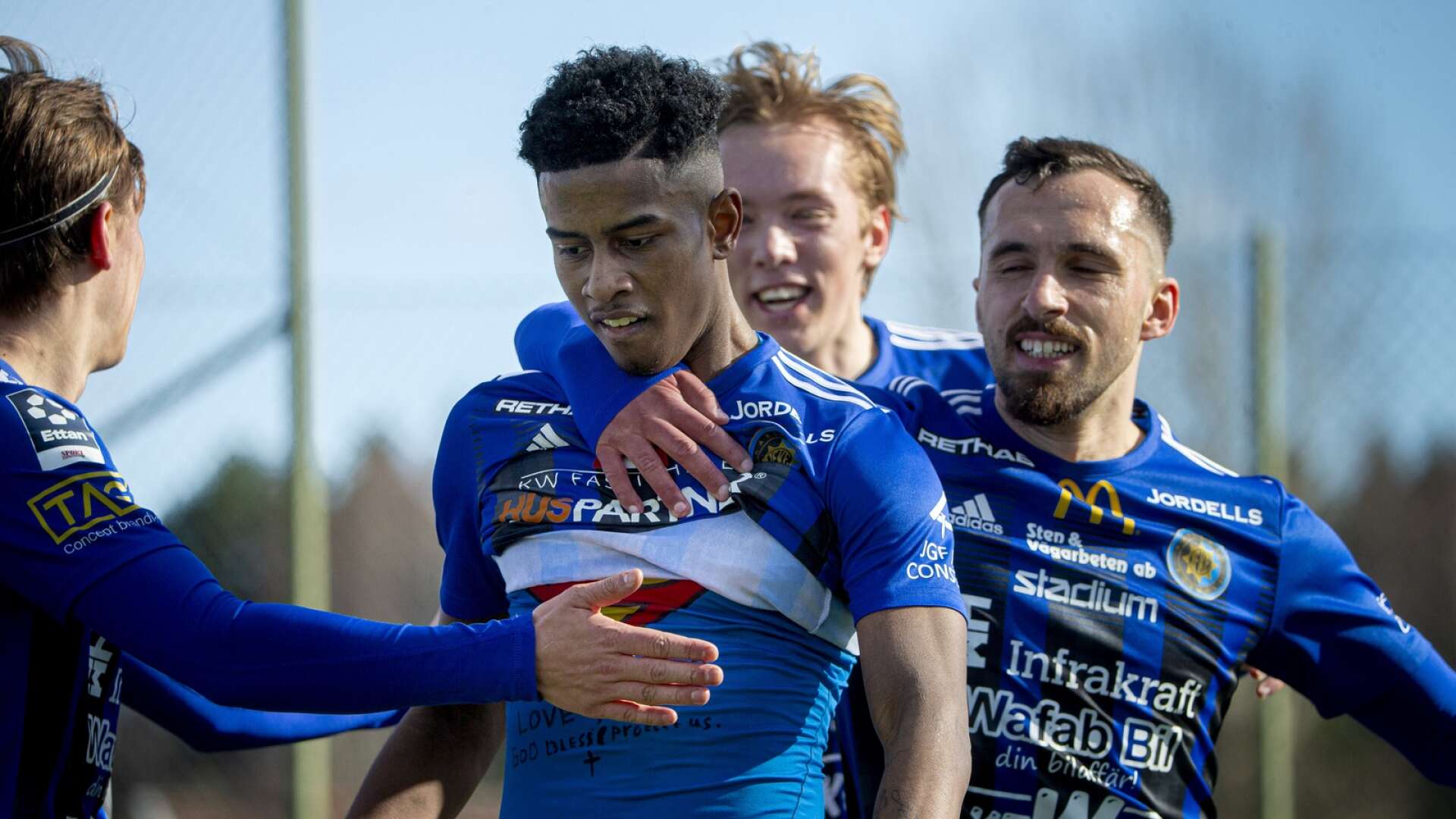 Karlstads Chovanie Amatkarijo blev matchhjälte med matchens enda mål borta mot Umeå FC.