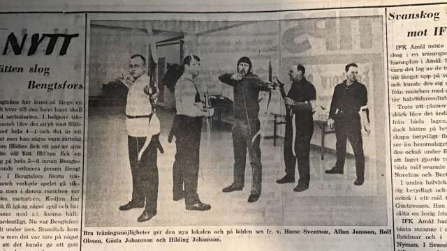 Ny lokal åt bågskyttarna i Åmål 1971. Här tränar Hasse Svensson, Allan Jansson, Rolf Olsson, Gösta Johansson och Hilding Johansson.