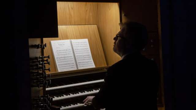 Orgeln i Karlstad domkyrka har fått bekymmer med klangen efter ett troligt elfel.