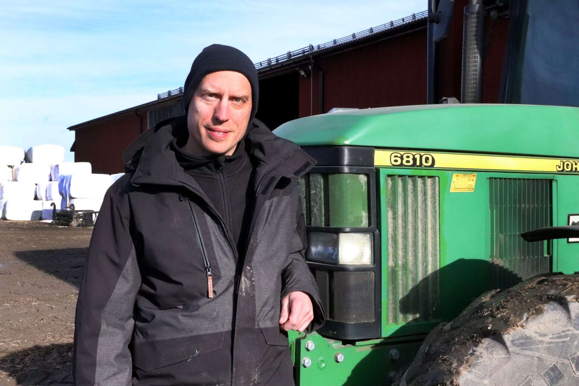 Erik Forsberg har successivt byggt ut sitt jordbruksföretag sedan han köpte det 2014. Med eget ägande och arrenden har han 560 hektar produktiv åkermark att bruka.I vår tillkommer ytterligare 7 hektar efter att han ställt om skog till åker.
