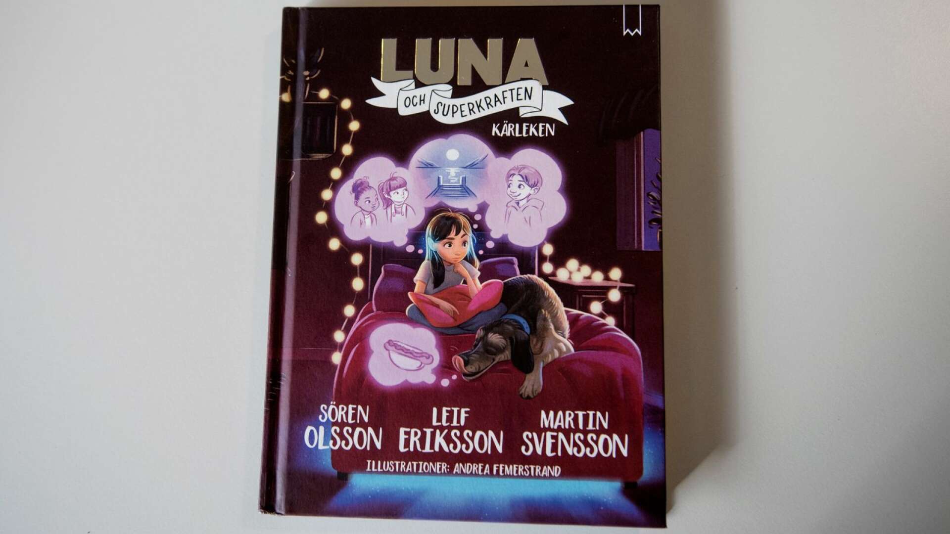 Luna och superkraften: Kärleken är bok nummer två i bokserien. Den nioåriga Luna upptäcker i första boken att hon har en superkraft, i bok nummer två får hon tacklas med nya känslor.