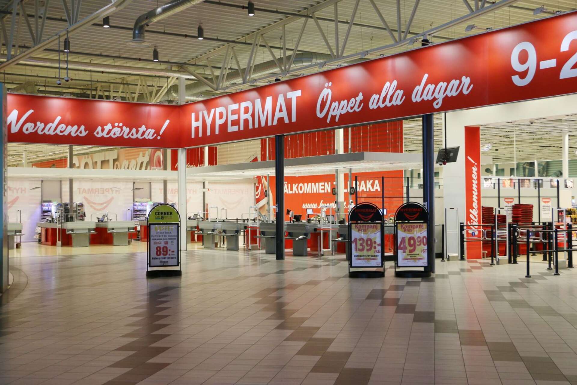 Hypermat i Charlottenbergs köpcentrum har märkt en liten ökning av kunder efter gränsöppningen. 