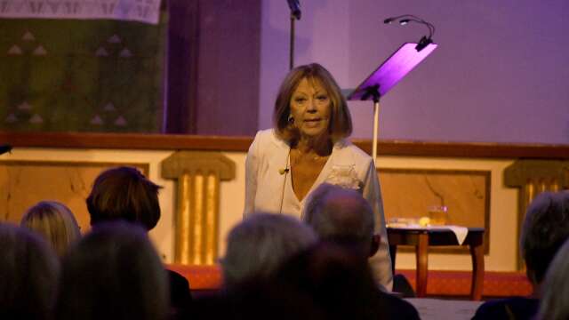 Lill Lindfors uppträdde i Sunne kyrka under fredagskvällen.