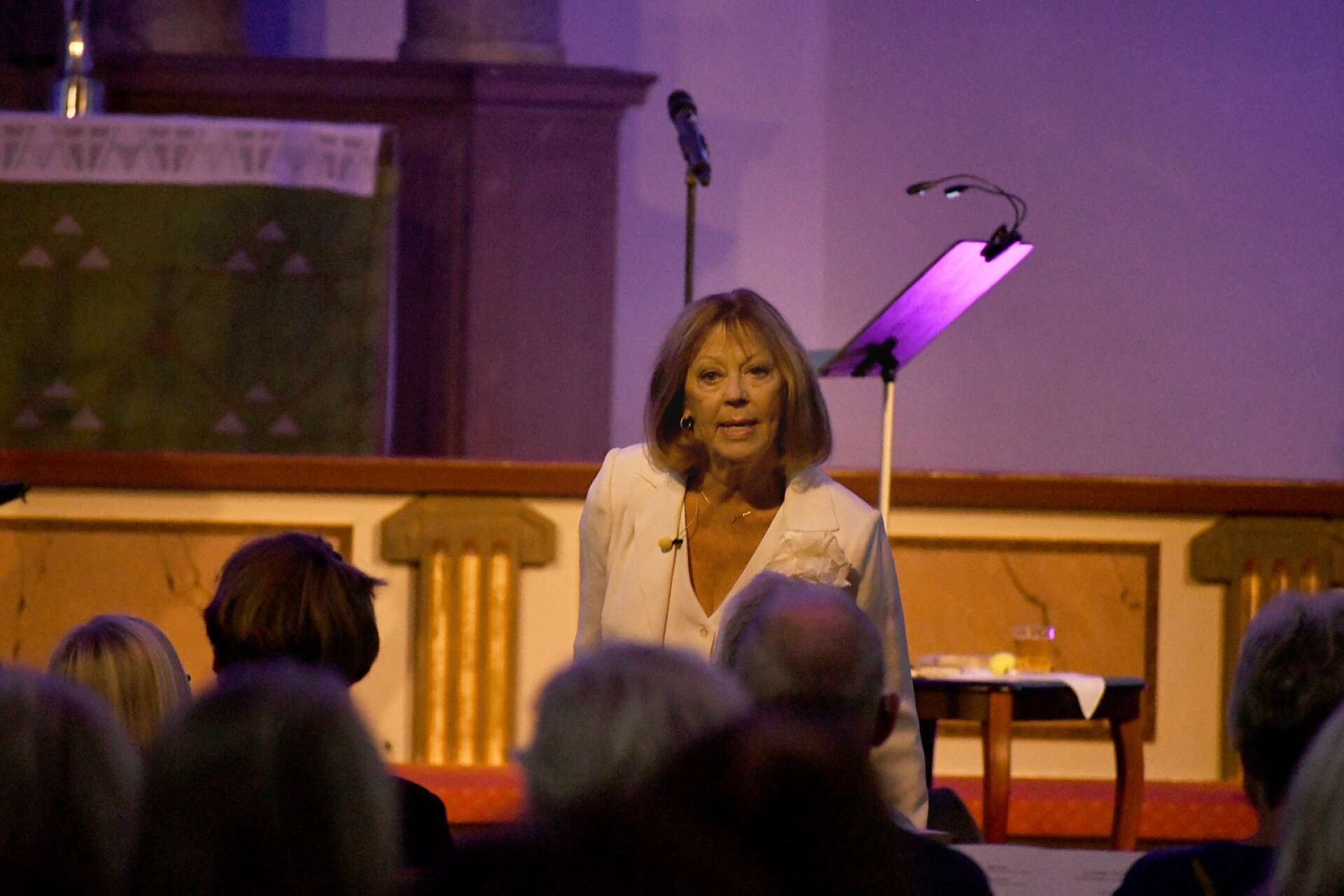 Lill Lindfors uppträdde i Sunne kyrka under fredagskvällen.