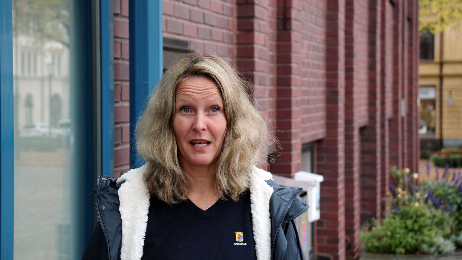 Näringslivschef Susanné Wallner tog emot omställningsstöd och pension på totalt 561 163 kronor från Region Jämtland och Härjedalen samtidigt som hon hade en månadslön om 49 000 kronor från Mariestads kommun. Det avslöjar nu tidningen GT.