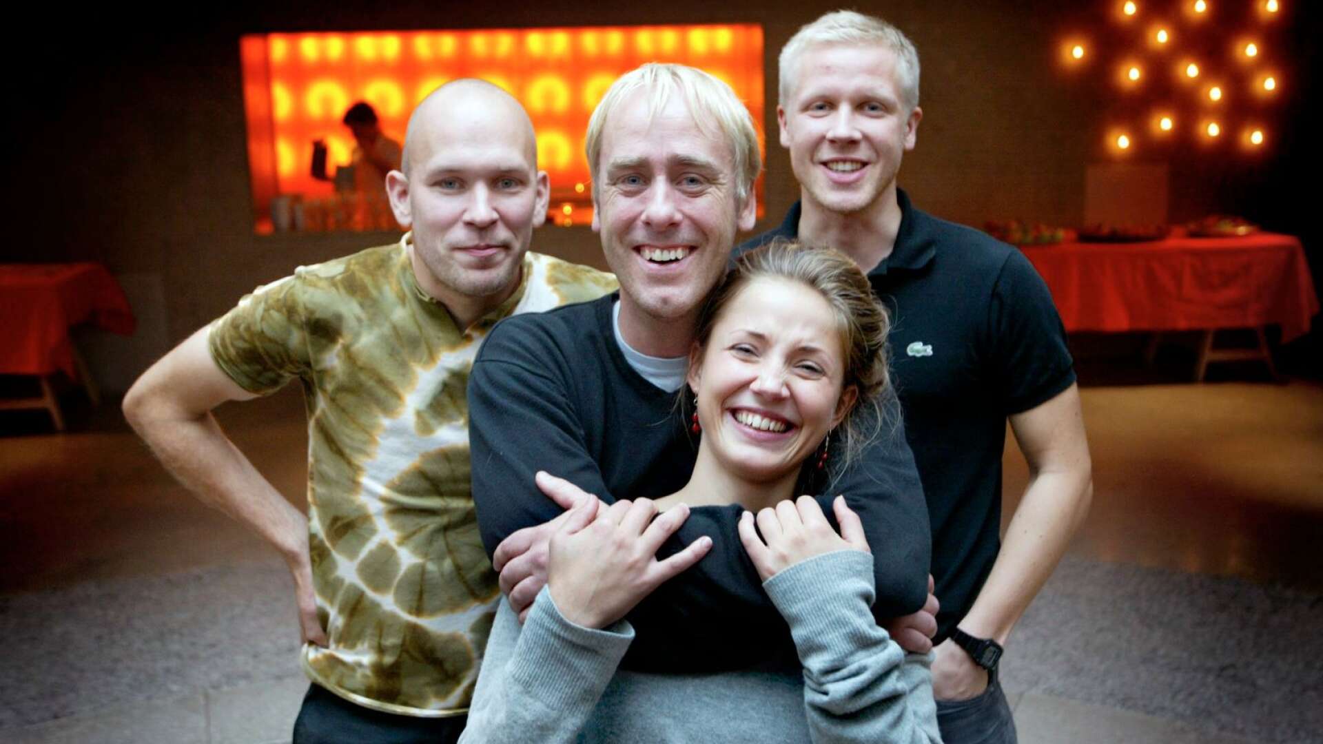 Björn Ling, Ulf Malmros, Tuva Novotny och Jonas Rimeika i december 2002 under lanseringen av &quot;Smala Sussie&quot;.