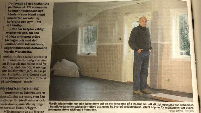 Dåvarande ordföranden Martin Morichetto visade hur ridklubbens nya lokaler växte fram på Finserud i januari för tio år sedan.