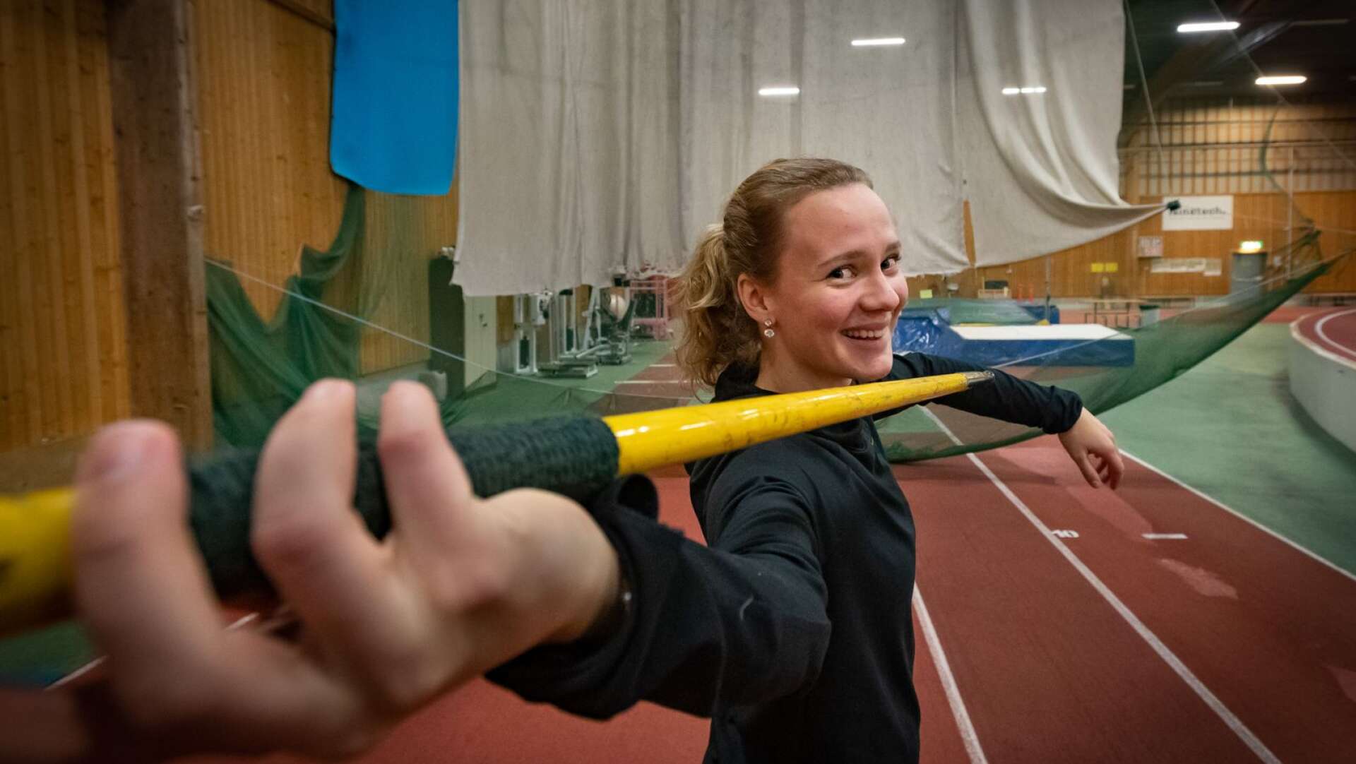 Det blir många träningstimmar Carolin Näslund i Våxnäshallen, men vecka nio bär det av till Portugal för ett träningsläger.