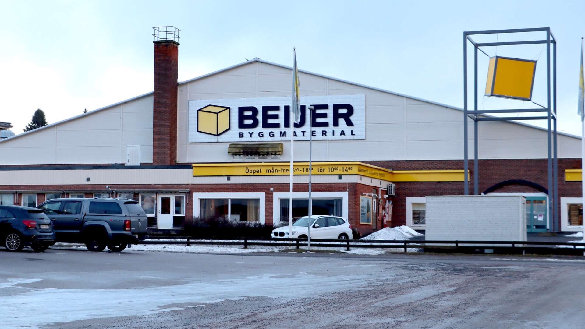 Affären är känd sedan länge men under måndagens kommunfullmäktige togs det slutliga beslutet att köpa fastigheten där Beijer byggmaterial ligger i dag.