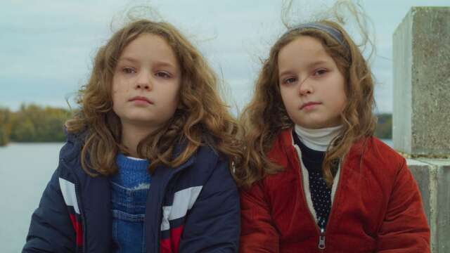 Tvillingarna Joséphine Sanz, och Gabrielle Sanz har huvudrollerna i &quot;Lilla mamma&quot;. 
