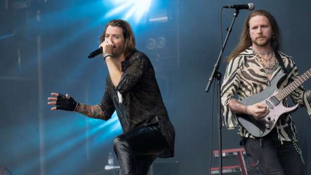 Nestor med sångaren Tobias Gustavsson på Sweden Rock Festival 2022.