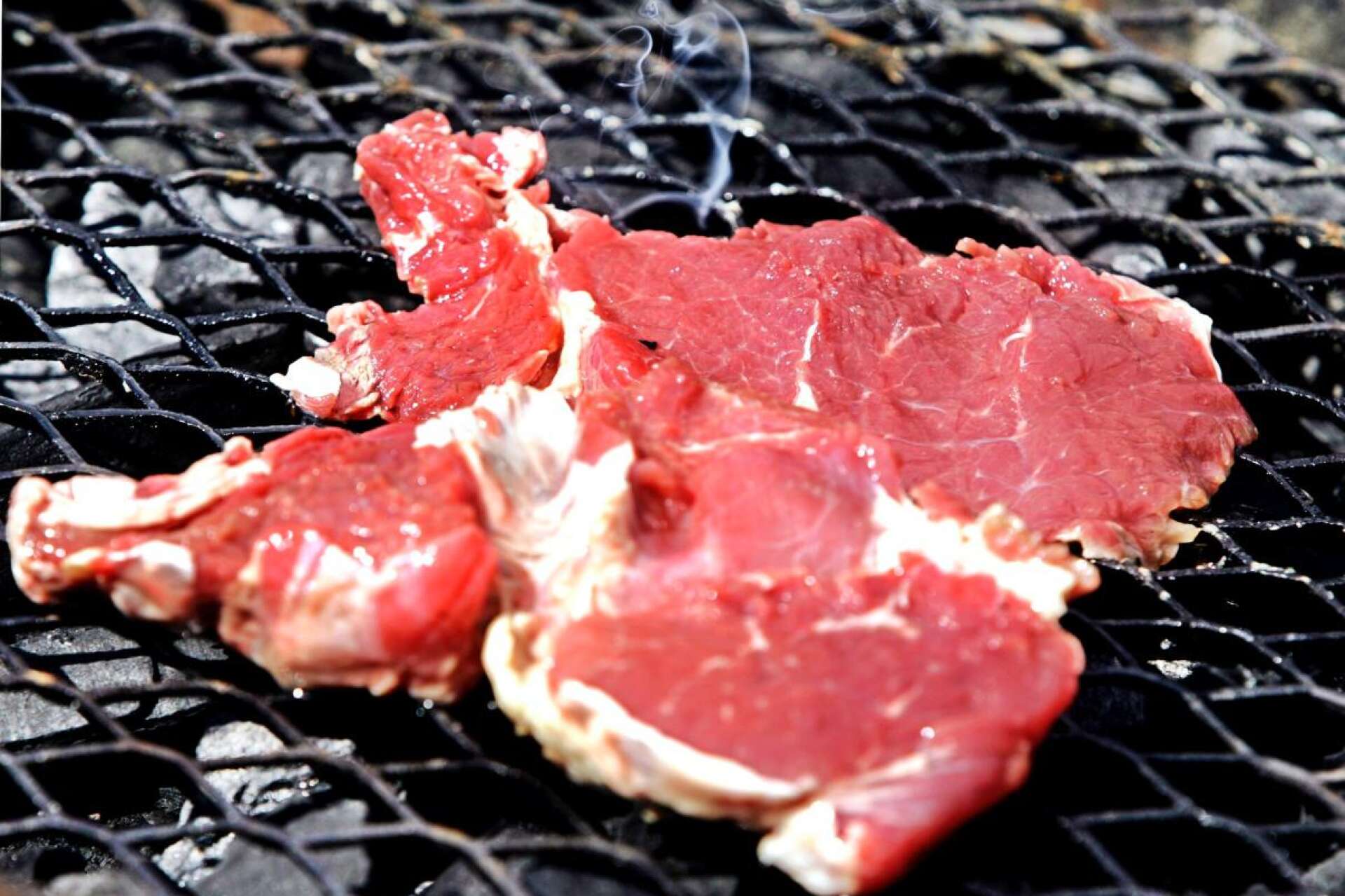 Ett sätt att minska sina utsläpp är att äta kött mer sällan och då välja med omsorg.