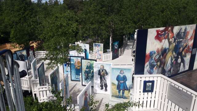 Norr om Oslo finns en utomhusutställning med hundratals porträtt. De visar norska män och kvinnor som gjorde motstånd. Utställningen ingår i Hågkomstresan.