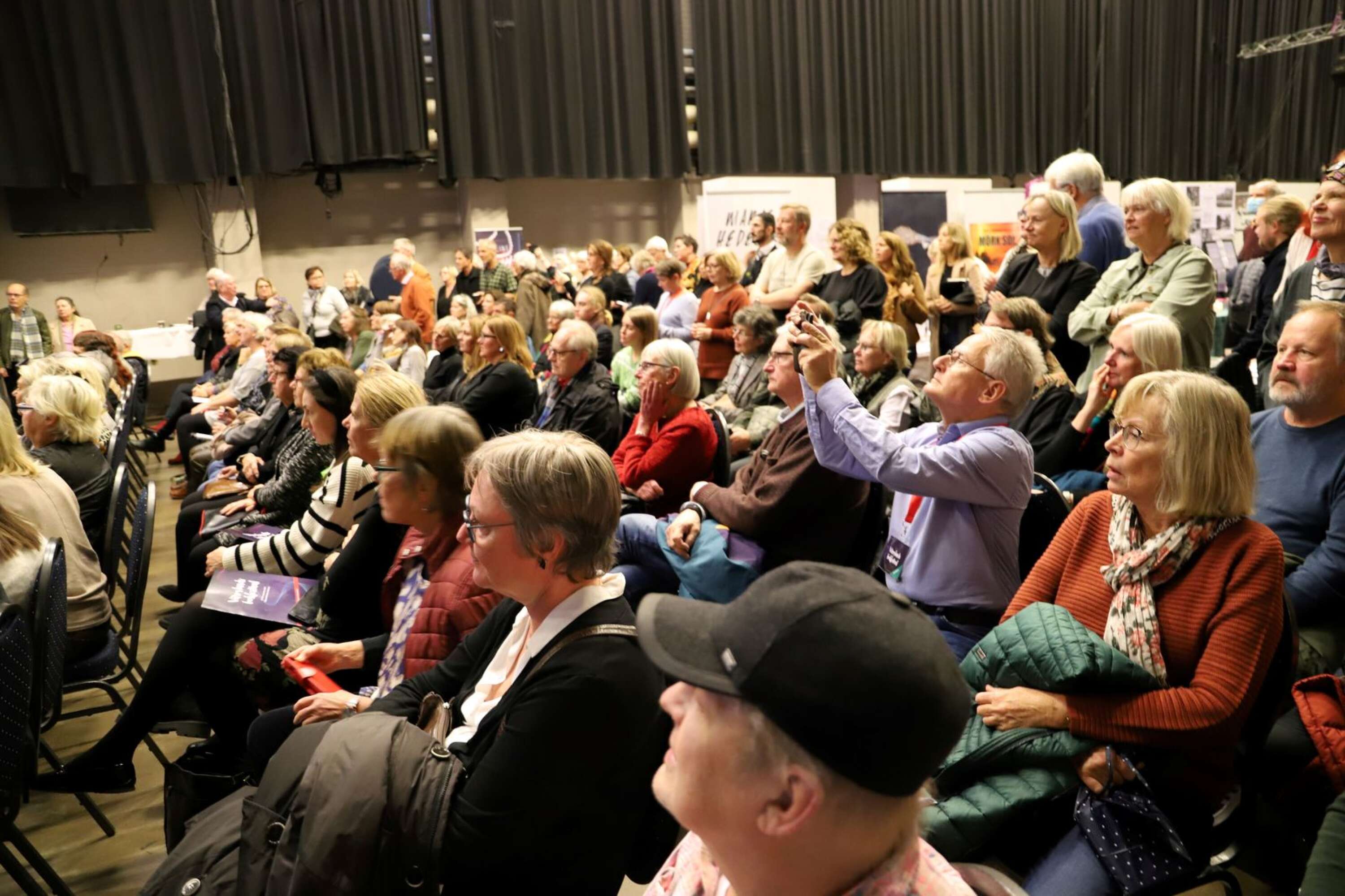 Stor publik samlades när det var dags för Micael Dahlen att framträda på Värmlandsscenen. 