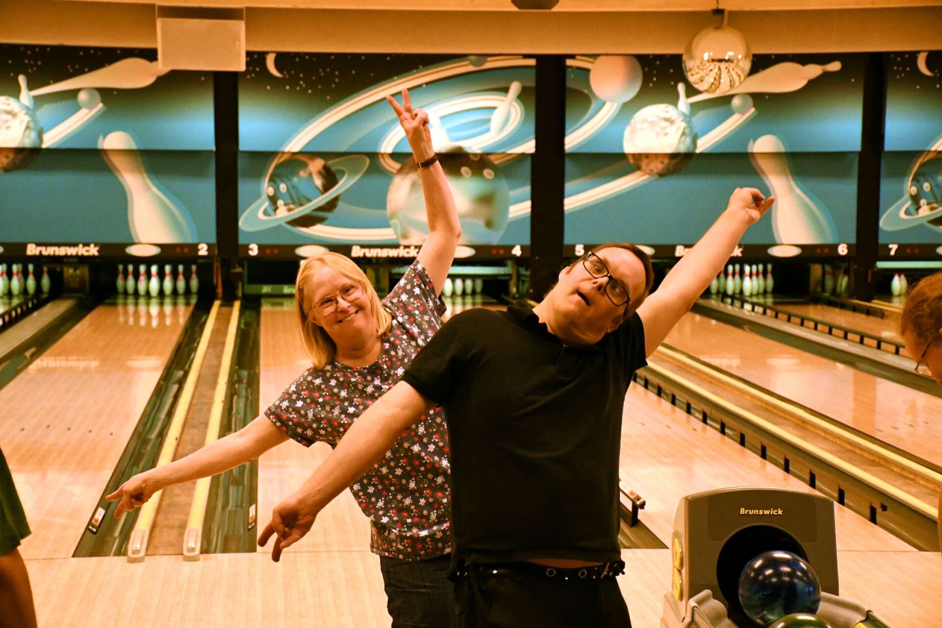 Eva Hardner och Fredrik Gustavsson var äntligen tillbaka på Sunne Krog &amp; Bowling, och visade vad de tyckte om det.