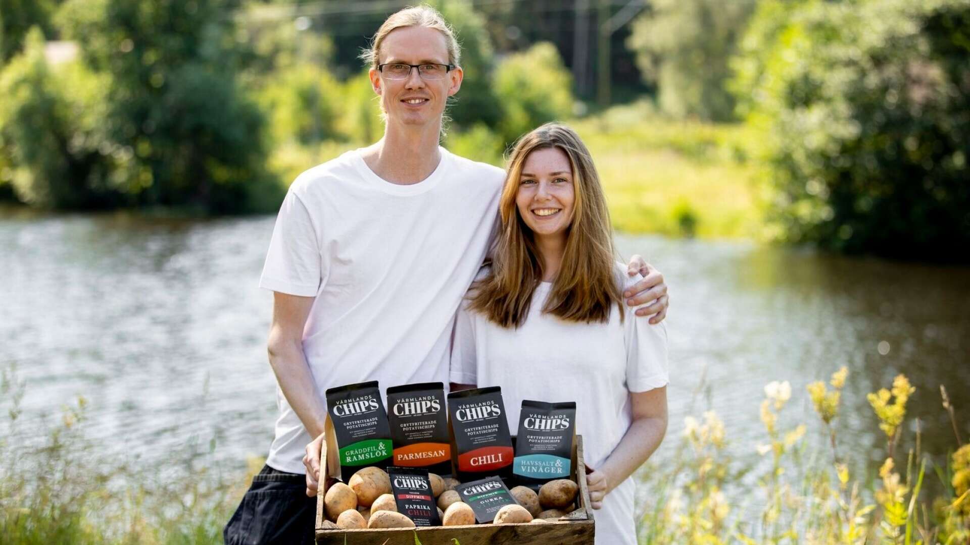 Värmlands minsta chipstillverkare är Värmlandschips. Rasmus Karlsson och hans flickvän Annalouisa Magnusson sköter tillverkningen från en lokal i Skogforsks gamla anläggning i Brunsberg i Brunskog.