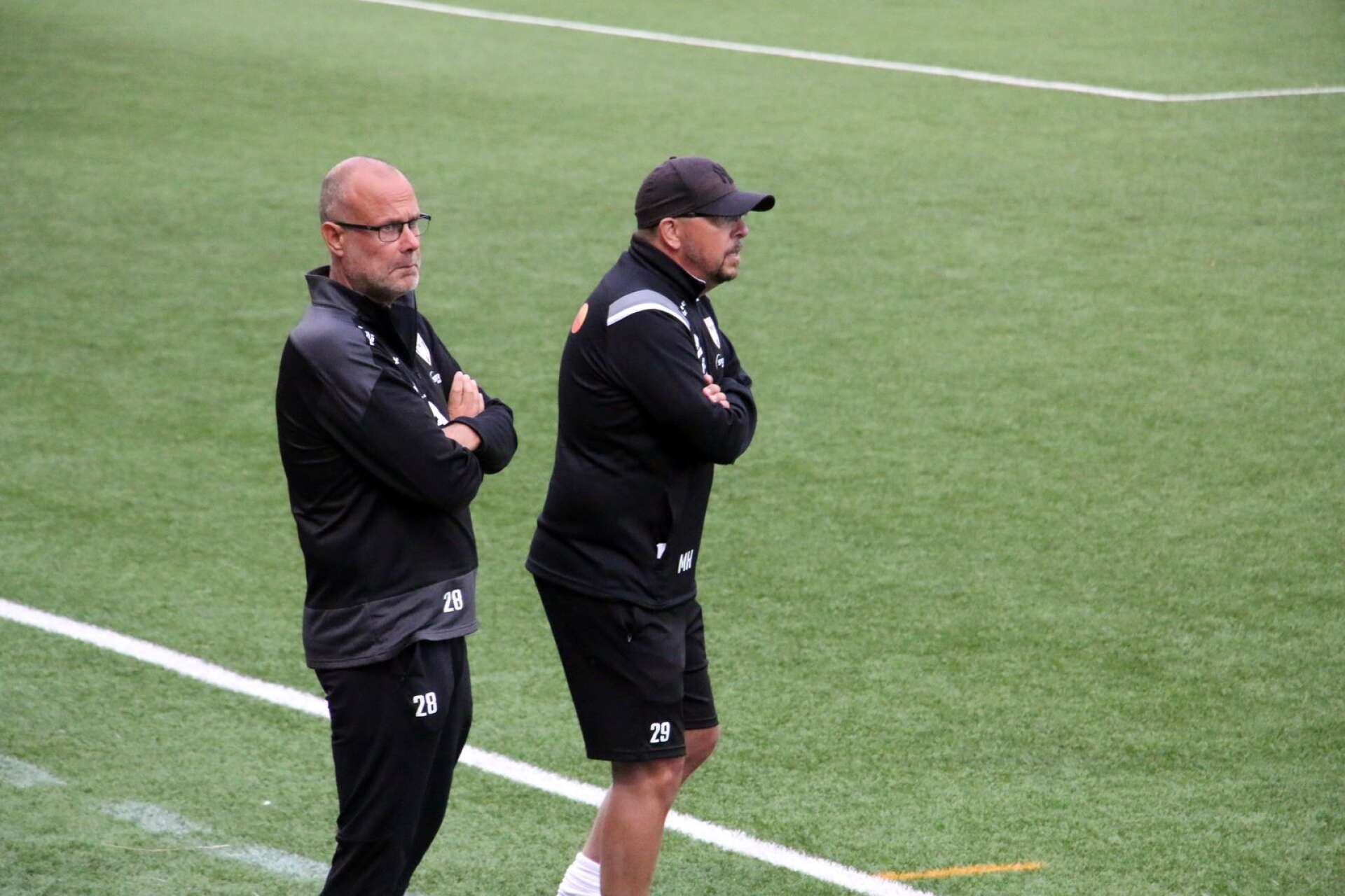 Bengtsfors IF föll mot Råtorps IK med 0–3. Trots det var tränare Markus Hultfeldt (höger) nöjd över lagets prestation.