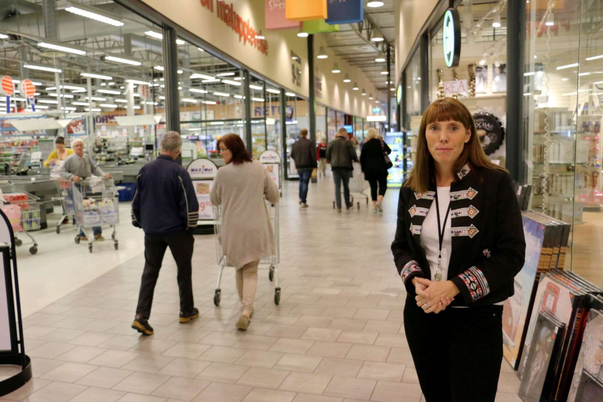 Madeleine Ward, centrumchef på Töcksfors shoppingcenter hoppas att Norge öppnar gränsen till Värmland den 29 juli.