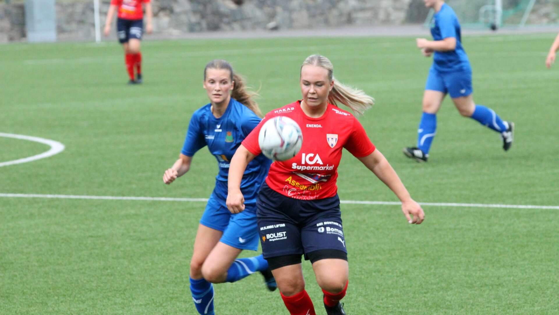 Cornelia Fred Hell gjorde tre mål när Bengtsfors IF vann med 7–1. Nu är laget klart för DM-final.
