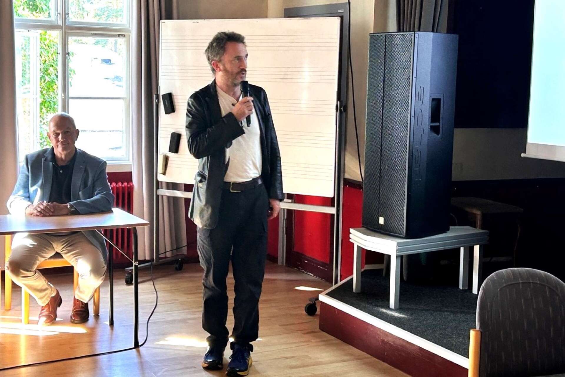 Björn Palmqvist presenterade Byalagets tankar och  höll i en powerpoint-presentation om Brunsberg.
