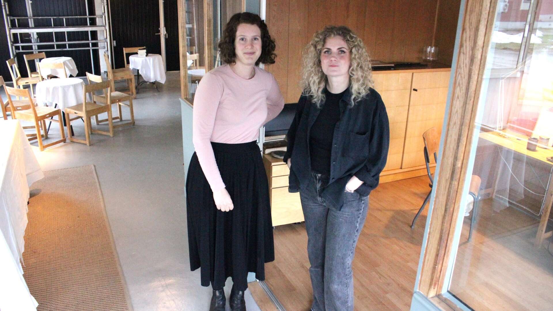 Maria Kronwall och Eveline Johnsson har startat Tegel studio där de kommer ha varierande verksamhet, från konstutställningar till work shops.