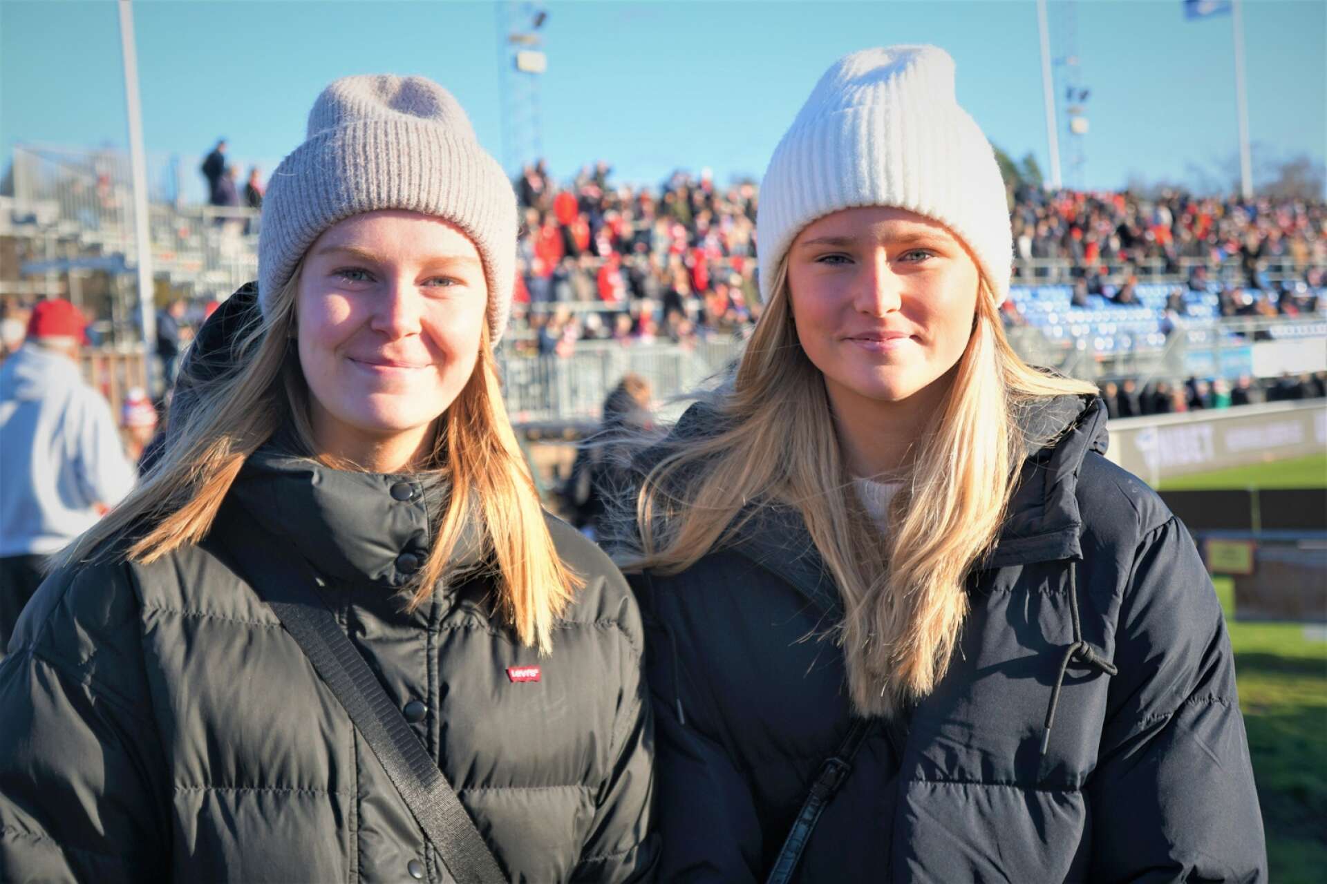 Alva Elfstedt och Sara Gordon tror på vinst för Degerfors mot Värnamo.