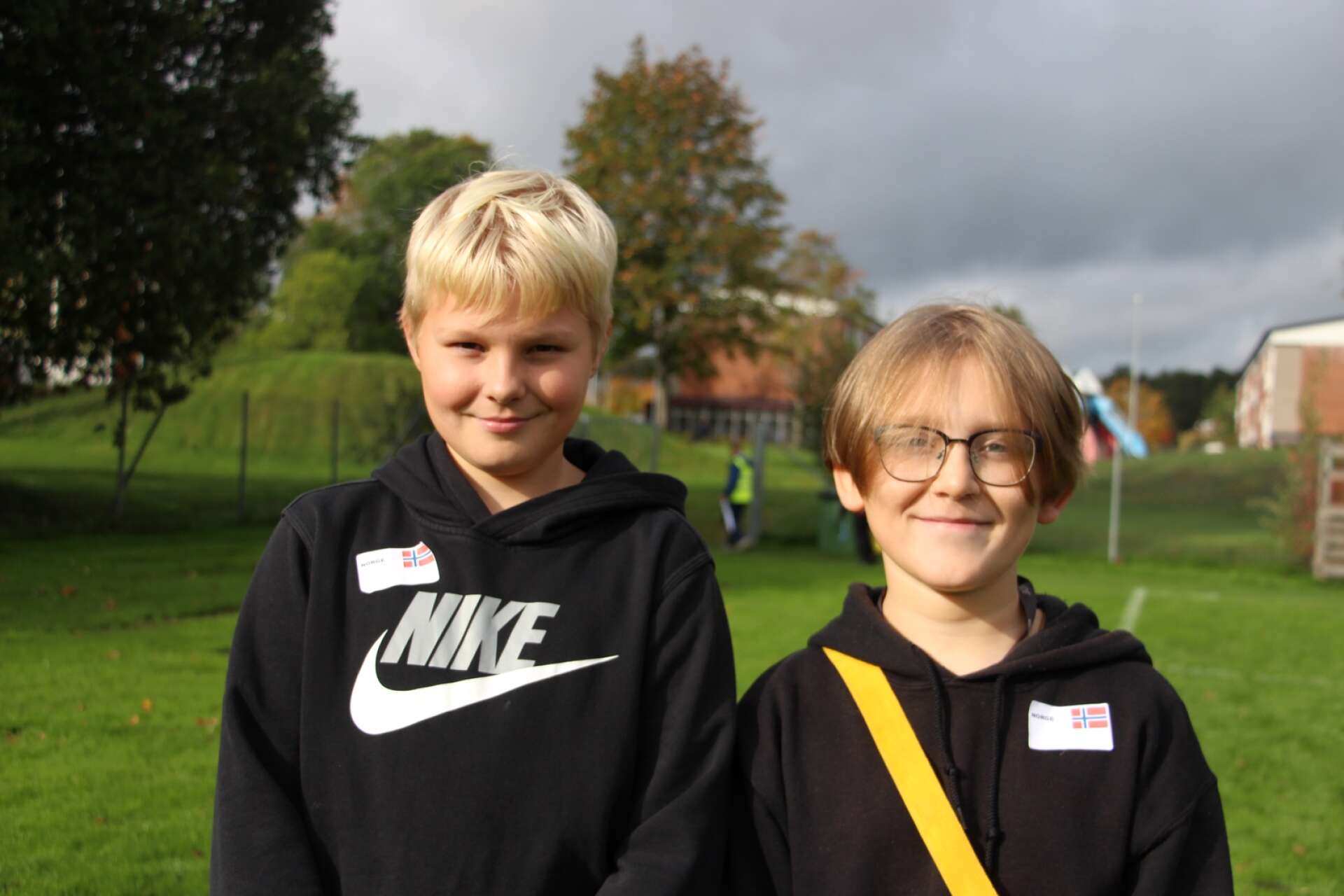 Klasskompisarna Kasper Blomqvist och Casper Behle tog lite extra ansvar för de yngre eleverna under dagen. 