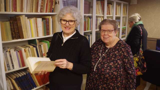 Kristina Högberg och Ellinor Engström hade kommit från Brunskog för att vara med om den lokalhistoriska dagen. De hittade en del intressant i Rohloffbibliotekets hyllor.
