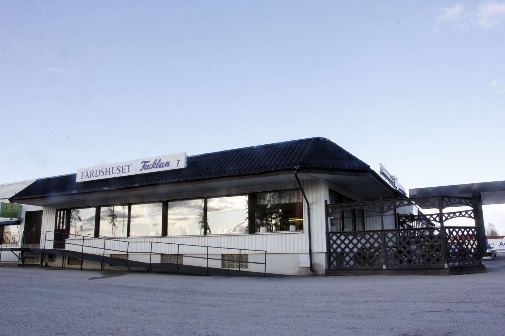 Restaurang Facklan i Bäckefors var under tisdagen delvis stängd på grund av det halkiga väderläget. 