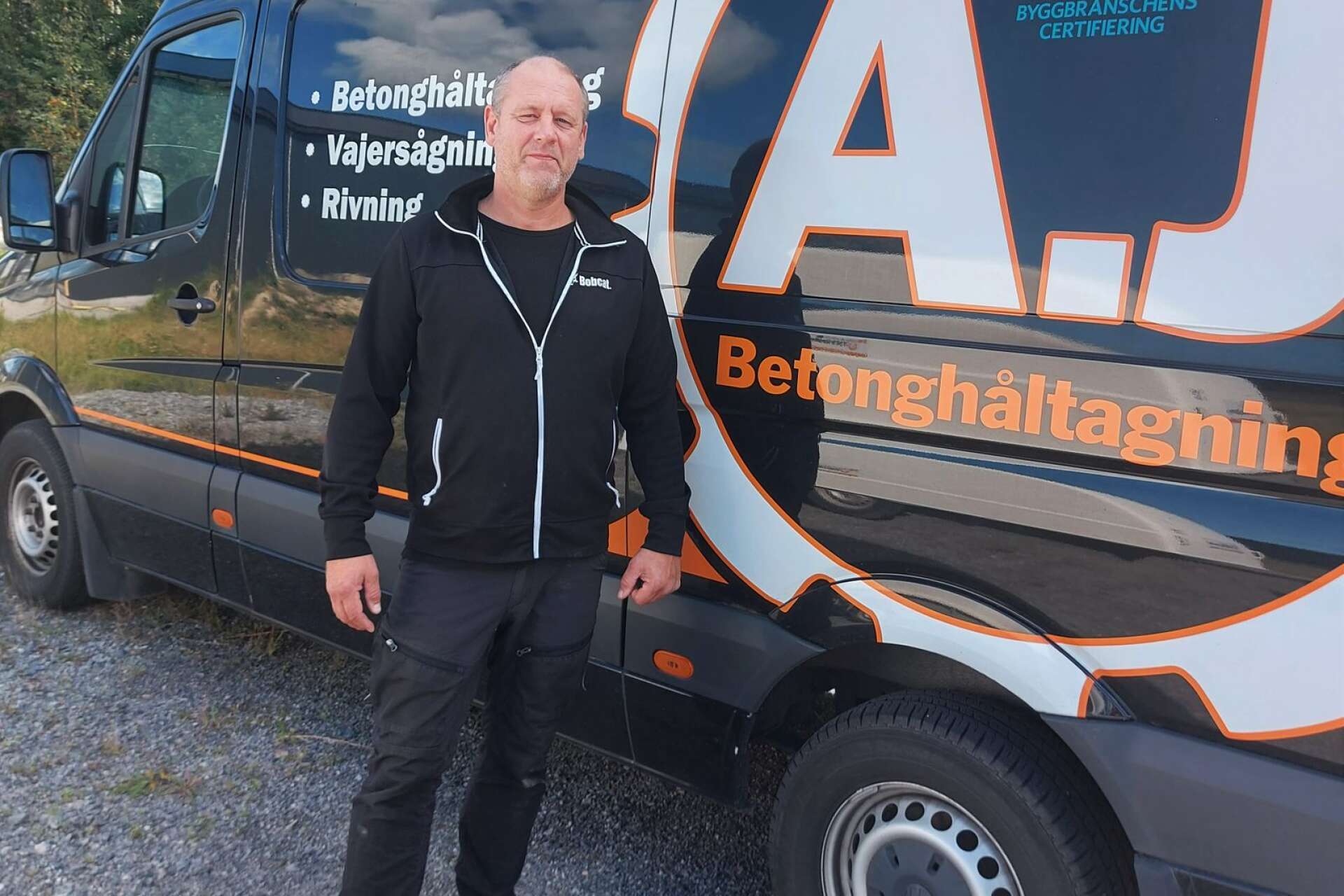 Arne Augustsson, vd och ägare för AJ betonghåltagning, är mycket nöjd med hur arbetet med nedplockningen gått.