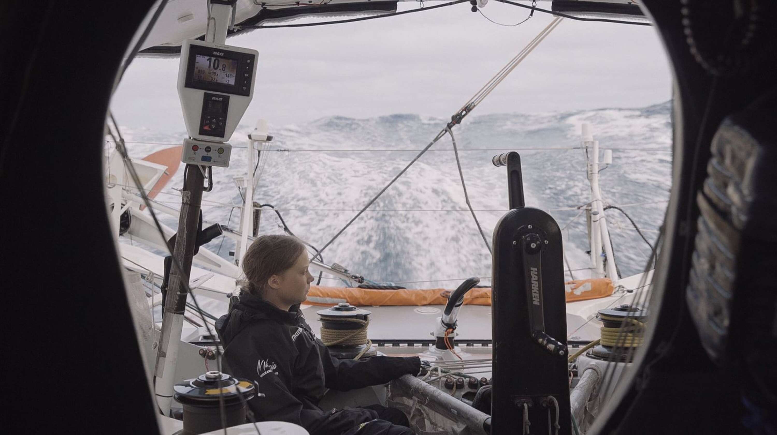 En scen ur filmen Greta som bland annat följer Greta Thunbergs seglats över Atlanten.