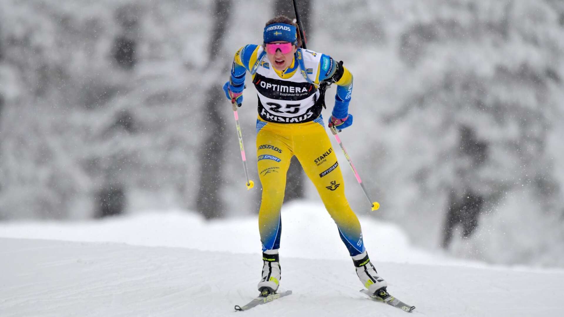 Linn Persson tränar i Östersund inför världscupen i stället för att åka SM-tävlingarna i Idre.