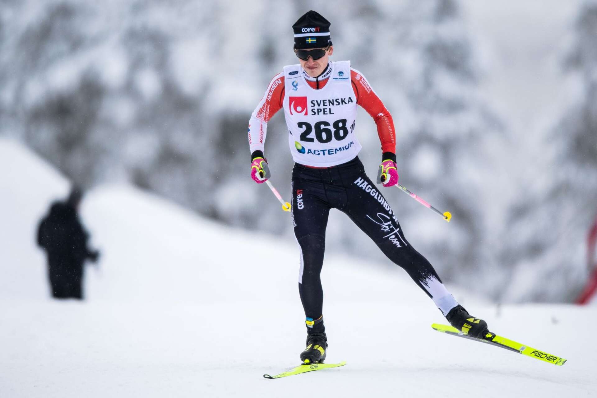 Simon Nilsson som till vardags tävlar för Hägglunds Ski Team SK kom på 21:a plats på JVM-loppet 10 km fri stil i Kanada. Arkivbild.
