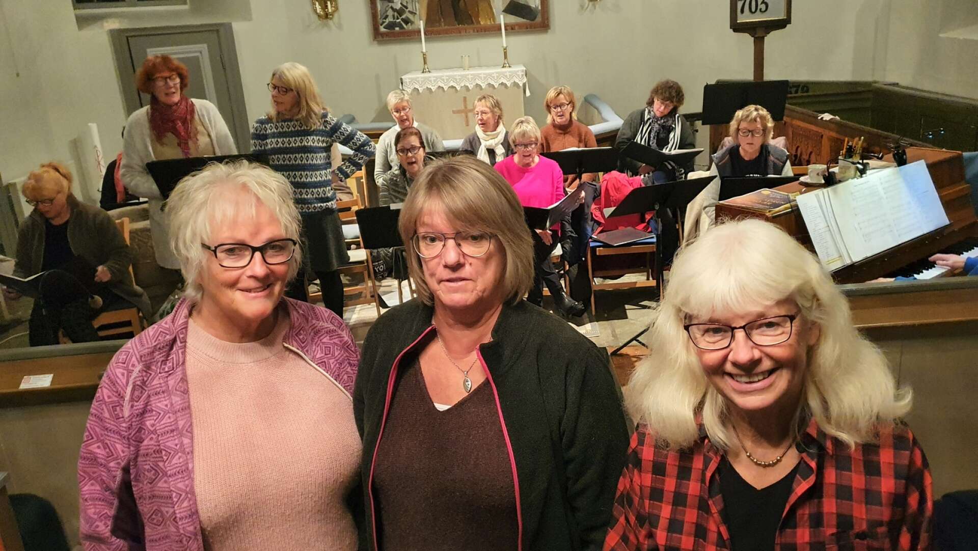 Mise Sten, Lotta Wallin och Berit Bertilsson har varit med från start i NU-kören som firar 40 år på lördag.
