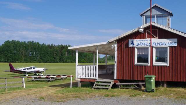 Hos Säffle Flygklubb på Nolby flygfält är stämningen tryckt efter torsdagens katastrofala flygolycka i Örebro.